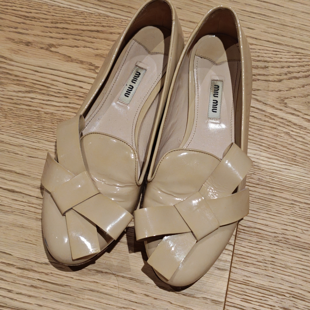 * *SOLD**Miu Miu Women's Cream Flats